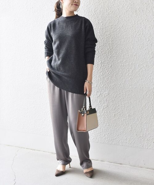 SHIPS(シップス)の「〈手洗い可能〉タックサテンパンツ◆(その他パンツ・レディース・ベージュ/グレー/ネイビー・38/36)」の20枚目の写真