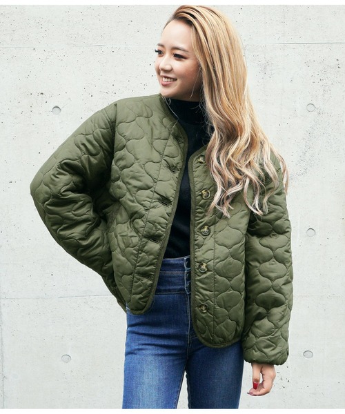 ANAP（アナップ）の「BACKプリントキルティング中綿ジャケット（ノーカラージャケット・レディース・ブラック/カーキ・FREE）」の5枚目の写真