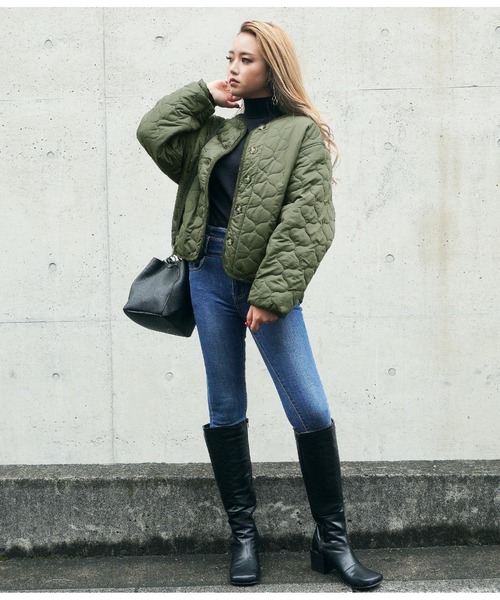 ANAP（アナップ）の「BACKプリントキルティング中綿ジャケット（ノーカラージャケット・レディース・ブラック/カーキ・FREE）」の7枚目の写真