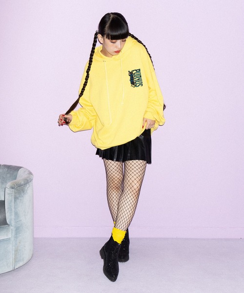 PUNYUS（プニュズ）の「ブラックパンサー刺繍パーカー（パーカー・レディース・ブラック/イエロー・3/4）」の3枚目の写真