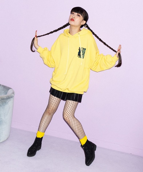 PUNYUS（プニュズ）の「ブラックパンサー刺繍パーカー（パーカー・レディース・ブラック/イエロー・3/4）」の4枚目の写真