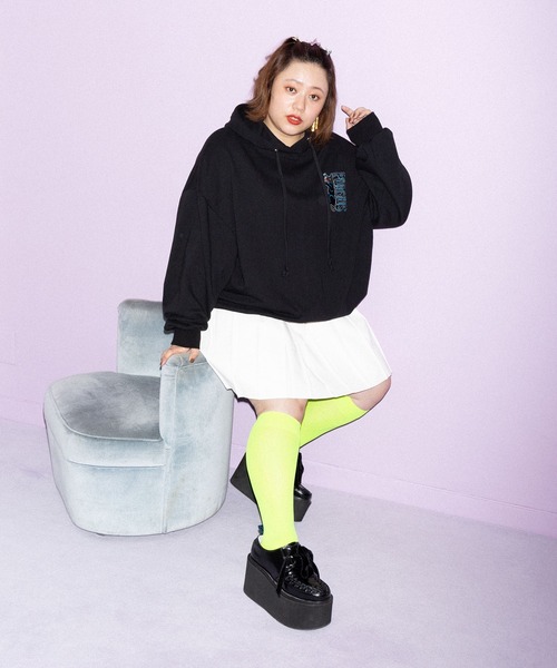 PUNYUS（プニュズ）の「ブラックパンサー刺繍パーカー（パーカー・レディース・ブラック/イエロー・3/4）」の7枚目の写真