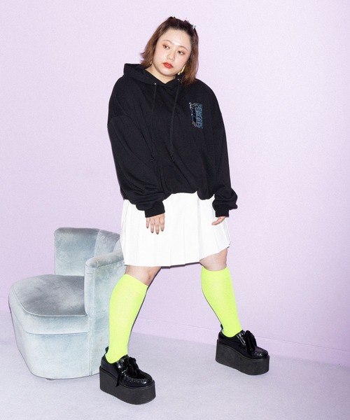 PUNYUS（プニュズ）の「ブラックパンサー刺繍パーカー（パーカー・レディース・ブラック/イエロー・3/4）」の8枚目の写真