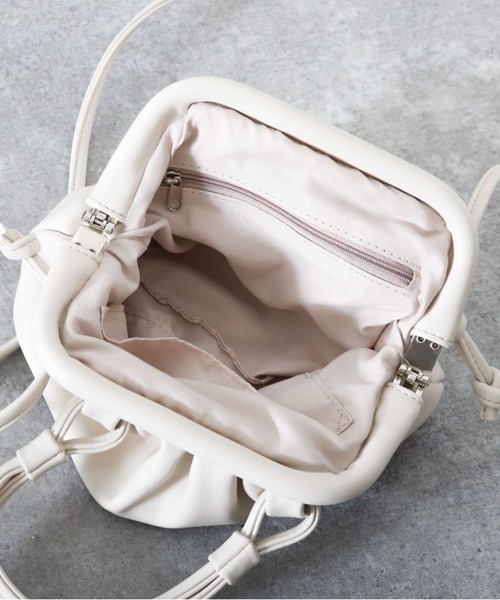 archives（アルシーヴ）の「くるみがま口ハンドルショルダー（ショルダーバッグ・レディース・グリーン/アイボリー/ブラック・FREE）」の7枚目の写真