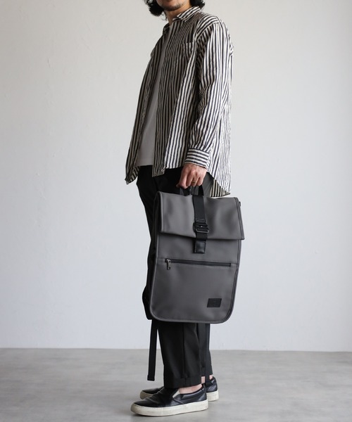 GUSCIO UOMO（グッシオ ウォーモ）の「【グッシオ ウォーモ】　撥水かぶせバックパック　スクエア型　かぶせベルト（バックパック/リュック・メンズ・ブラック/グレー/カーキ/モカ・FREE）」の22枚目の写真