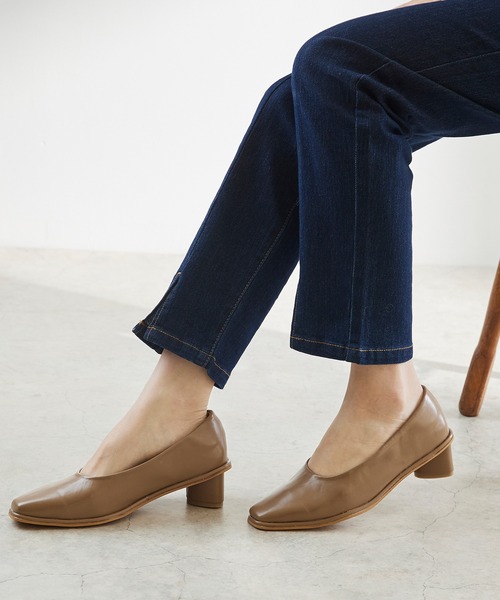 menue（メヌエ）の「スクエアトゥ 変形ヒール パンプス（パンプス・レディース・アイボリー/ブラック/グレイッシュベージュ・21.5cm/22.0cm/22.5cm/23.0cm/23.5cm/24.0cm/24.5cm/25.0cm/25.5cm/26.0cm）」の3枚目の写真