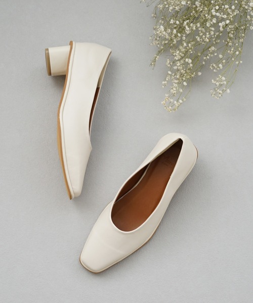 menue（メヌエ）の「スクエアトゥ 変形ヒール パンプス（パンプス・レディース・アイボリー/ブラック/グレイッシュベージュ・21.5cm/22.0cm/22.5cm/23.0cm/23.5cm/24.0cm/24.5cm/25.0cm/25.5cm/26.0cm）」の2枚目の写真