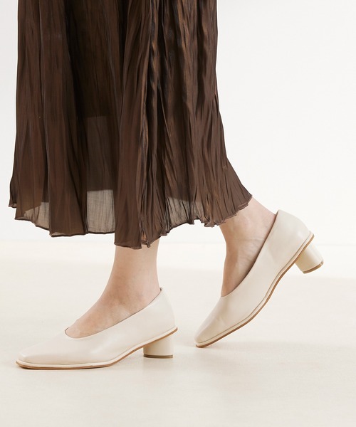 menue（メヌエ）の「スクエアトゥ 変形ヒール パンプス（パンプス・レディース・アイボリー/ブラック/グレイッシュベージュ・21.5cm/22.0cm/22.5cm/23.0cm/23.5cm/24.0cm/24.5cm/25.0cm/25.5cm/26.0cm）」の14枚目の写真