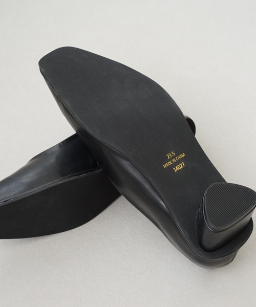 menue（メヌエ）の「スクエアトゥ 変形ヒール パンプス（パンプス・レディース・アイボリー/ブラック/グレイッシュベージュ・21.5cm/22.0cm/22.5cm/23.0cm/23.5cm/24.0cm/24.5cm/25.0cm/25.5cm/26.0cm）」の15枚目の写真