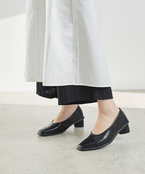 menue（メヌエ）の「スクエアトゥ 変形ヒール パンプス（パンプス・レディース・アイボリー/ブラック/グレイッシュベージュ・21.5cm/22.0cm/22.5cm/23.0cm/23.5cm/24.0cm/24.5cm/25.0cm/25.5cm/26.0cm）」の22枚目の写真