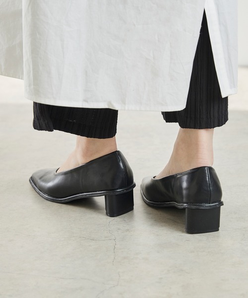 menue（メヌエ）の「スクエアトゥ 変形ヒール パンプス（パンプス・レディース・アイボリー/ブラック/グレイッシュベージュ・21.5cm/22.0cm/22.5cm/23.0cm/23.5cm/24.0cm/24.5cm/25.0cm/25.5cm/26.0cm）」の20枚目の写真