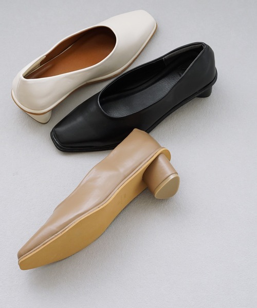 menue（メヌエ）の「スクエアトゥ 変形ヒール パンプス（パンプス・レディース・アイボリー/ブラック/グレイッシュベージュ・21.5cm/22.0cm/22.5cm/23.0cm/23.5cm/24.0cm/24.5cm/25.0cm/25.5cm/26.0cm）」の16枚目の写真