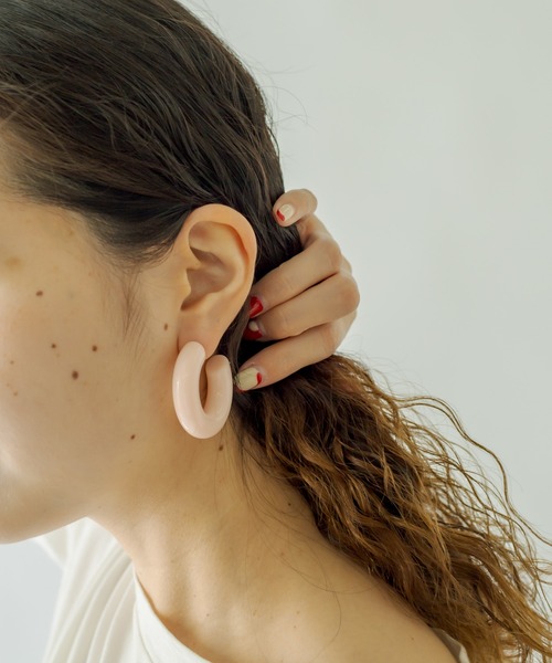 mystic（ミスティック）の「Lara ポップアクリルピアス（ピアス（両耳用）・レディース・ブラック/ピンク・ONE SIZE）」の6枚目の写真