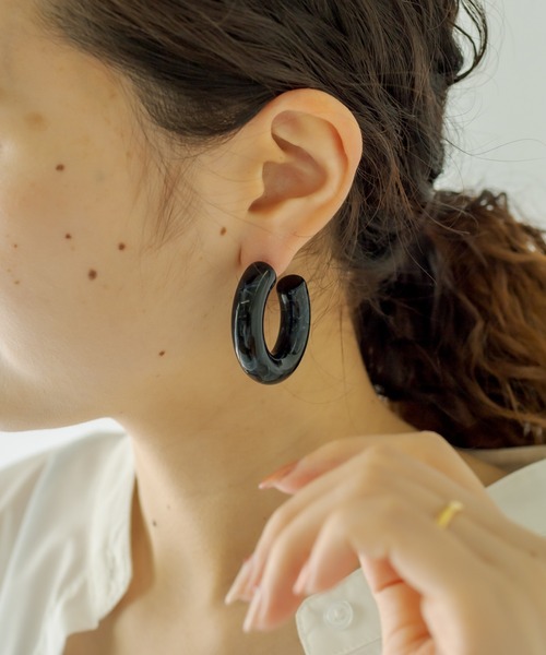 mystic（ミスティック）の「Lara ポップアクリルピアス（ピアス（両耳用）・レディース・ブラック/ピンク・ONE SIZE）」の5枚目の写真