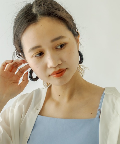 mystic（ミスティック）の「Lara ポップアクリルピアス（ピアス（両耳用）・レディース・ブラック/ピンク・ONE SIZE）」の4枚目の写真