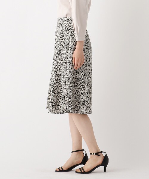 index(インデックス)の「◆パイピングフラワーフレアスカート【WEB限定サイズ】(スカート・レディース・グリーン系その他2/ホワイト系3/ライトパープル・40/38/36/42)」の5枚目の写真