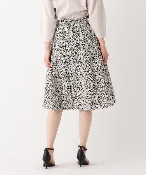 index(インデックス)の「◆パイピングフラワーフレアスカート【WEB限定サイズ】(スカート・レディース・グリーン系その他2/ホワイト系3/ライトパープル・40/38/36/42)」の6枚目の写真