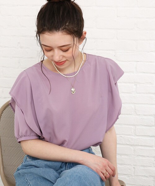 Cutie Blonde（キューティーブロンド）の「◆【プチプラ】肩フリルブラウス（シャツ/ブラウス・レディース・ブラック/オフホワイト/ライトパープル・01/02/03）」の3枚目の写真