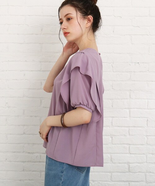 Cutie Blonde（キューティーブロンド）の「◆【プチプラ】肩フリルブラウス（シャツ/ブラウス・レディース・ブラック/オフホワイト/ライトパープル・01/02/03）」の5枚目の写真