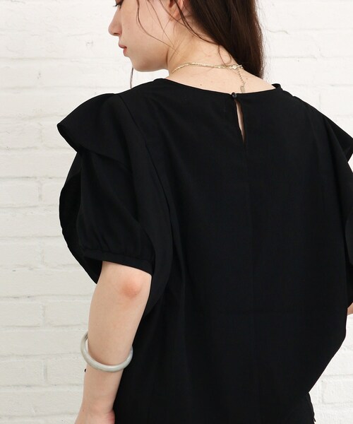 Cutie Blonde（キューティーブロンド）の「◆【プチプラ】肩フリルブラウス（シャツ/ブラウス・レディース・ブラック/オフホワイト/ライトパープル・01/02/03）」の13枚目の写真