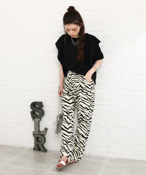 Cutie Blonde（キューティーブロンド）の「◆【プチプラ】肩フリルブラウス（シャツ/ブラウス・レディース・ブラック/オフホワイト/ライトパープル・01/02/03）」の15枚目の写真