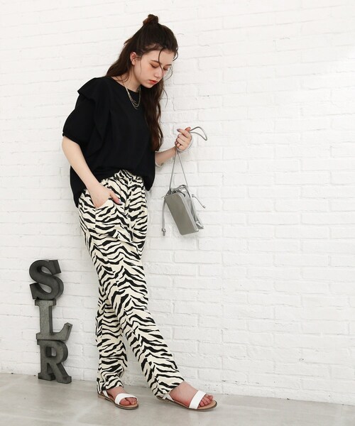 Cutie Blonde（キューティーブロンド）の「◆【プチプラ】肩フリルブラウス（シャツ/ブラウス・レディース・ブラック/オフホワイト/ライトパープル・01/02/03）」の16枚目の写真