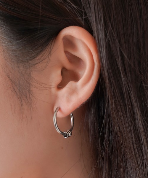SPINNS(スピンズ)の「メタルミニフープピアス(ピアス(両耳用)・レディース・A/B/C/D・ONESIZE)」の2枚目の写真