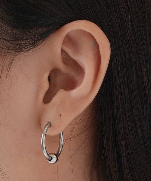 SPINNS(スピンズ)の「メタルミニフープピアス(ピアス(両耳用)・レディース・A/B/C/D・ONESIZE)」の4枚目の写真