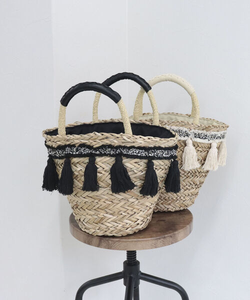 fredy emue（フレディエミュ）の「タッセルラインかごバッグ（かごバッグ・レディース・オフホワイト/ブラック・FREE）」の2枚目の写真