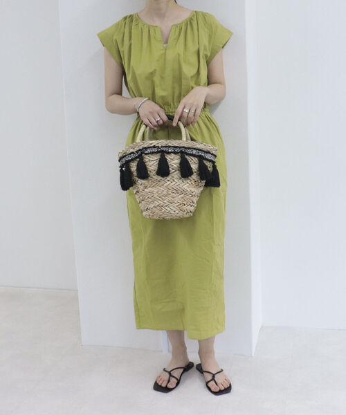 fredy emue（フレディエミュ）の「タッセルラインかごバッグ（かごバッグ・レディース・オフホワイト/ブラック・FREE）」の5枚目の写真