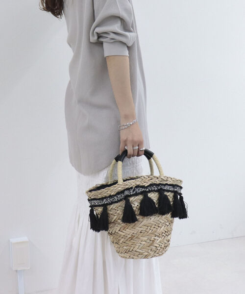 fredy emue（フレディエミュ）の「タッセルラインかごバッグ（かごバッグ・レディース・オフホワイト/ブラック・FREE）」の3枚目の写真