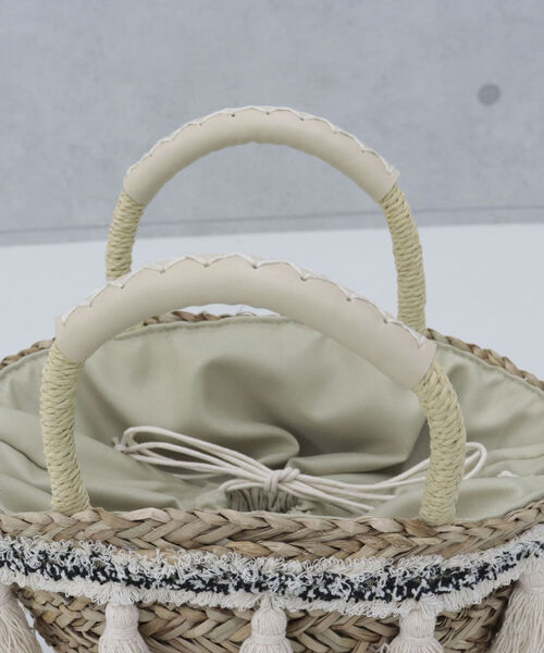 fredy emue（フレディエミュ）の「タッセルラインかごバッグ（かごバッグ・レディース・オフホワイト/ブラック・FREE）」の11枚目の写真