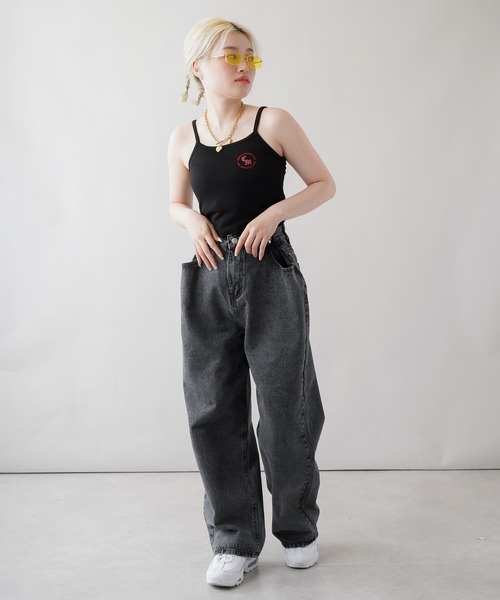 SPINNS（スピンズ）の「ウエストフック付き デニムワイドパンツ（デニムパンツ・レディース・ブラック/サックスブルー・ONESIZE）」の11枚目の写真