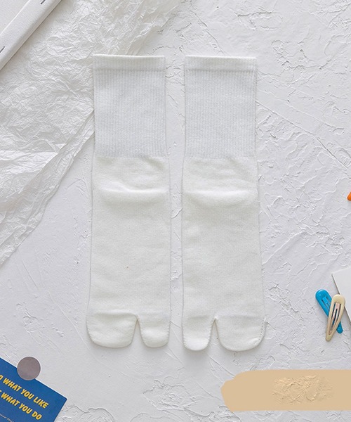 EPICKS（エピックス）の「【10色展開】ハイカットレディースカラー足袋ソックス靴下（ソックス/靴下・レディース・ホワイト/ブラック/パープル/ピンク/イエロー/オレンジ/ブルー/グリーン/ミント/ライトピンク・F）」の2枚目の写真