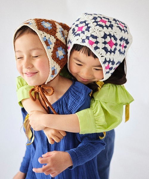 Casselini（キャセリーニ）の「Casselini(キャセリーニ)kidsクロシェモチーフ頭巾（ハット・キッズ・ホワイト/ブラック/ブラウン・FREE）」の2枚目の写真