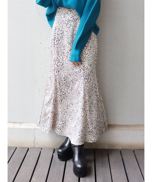 MURUA（ムルーア）の「サテンマーメイドスカート（スカート・レディース・ブラウン/その他1/グリーン・1/2）」の3枚目の写真