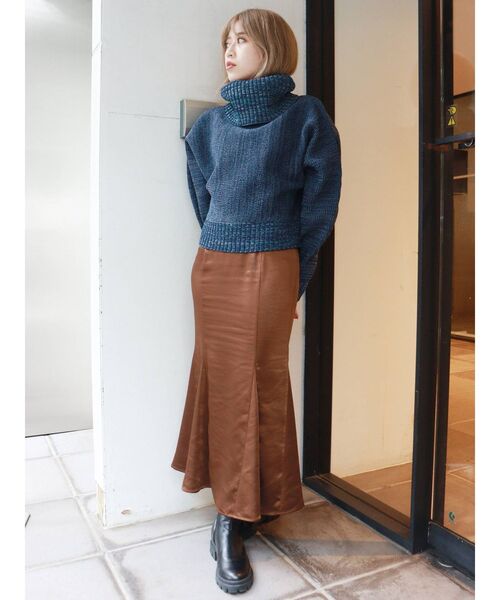 MURUA（ムルーア）の「サテンマーメイドスカート（スカート・レディース・ブラウン/その他1/グリーン・1/2）」の4枚目の写真