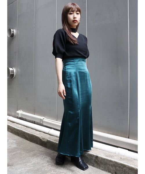 MURUA（ムルーア）の「サテンマーメイドスカート（スカート・レディース・ブラウン/その他1/グリーン・1/2）」の5枚目の写真