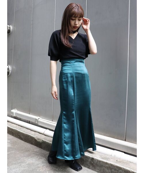 MURUA（ムルーア）の「サテンマーメイドスカート（スカート・レディース・ブラウン/その他1/グリーン・1/2）」の6枚目の写真