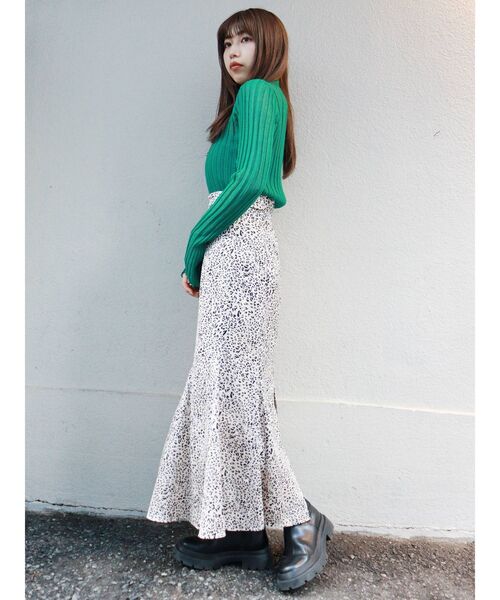 MURUA（ムルーア）の「サテンマーメイドスカート（スカート・レディース・ブラウン/その他1/グリーン・1/2）」の8枚目の写真