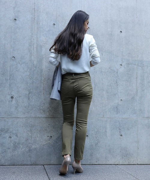 HONEYSUCKLE ROSE（ハニーサックルローズ）の「【HONEYSUCKLE ROSE】「nobee」サテンスキニーパンツ（その他パンツ・レディース・ブラック/ベージュ/オリーブ・L/M/XL/S/XS）」の10枚目の写真