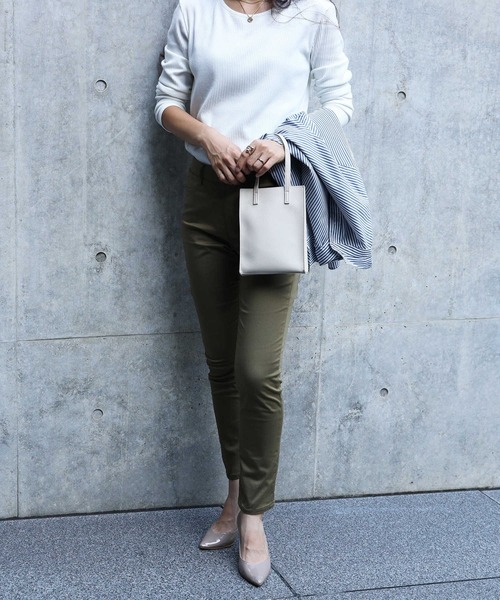 HONEYSUCKLE ROSE（ハニーサックルローズ）の「【HONEYSUCKLE ROSE】「nobee」サテンスキニーパンツ（その他パンツ・レディース・ブラック/ベージュ/オリーブ・L/M/XL/S/XS）」の11枚目の写真