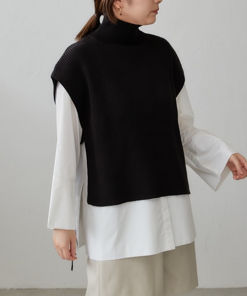 Lui's(ルイス)の「ハイネックニットベスト(ニット/セーター・レディース・オフホワイト/ブラック/ブルー・FREE)」の3枚目の写真