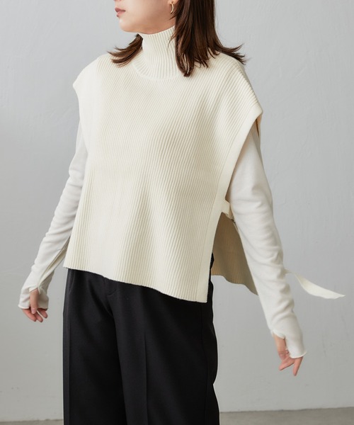 Lui's(ルイス)の「ハイネックニットベスト(ニット/セーター・レディース・オフホワイト/ブラック/ブルー・FREE)」の12枚目の写真