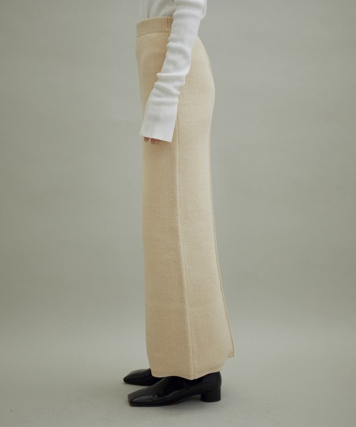 ADAM ET ROPE'（アダムエロペ）の「【WEB限定(一部店舗展開あり)】モールニットタイトスカート（スカート・レディース・キナリ/ブラック/ブルー・FREE）」の10枚目の写真