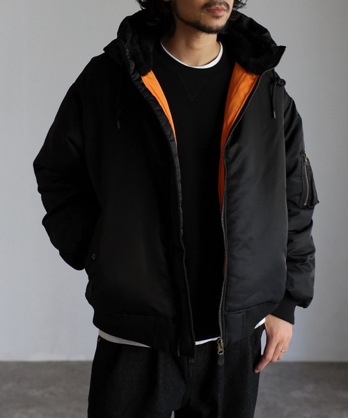 CREARE -LINO-(クレアーレリノ)の「フード付きビッグシルエット 中綿 MA-1 ブルゾン(MA-1・メンズ・ブラック/カーキ・M/L)」の9枚目の写真