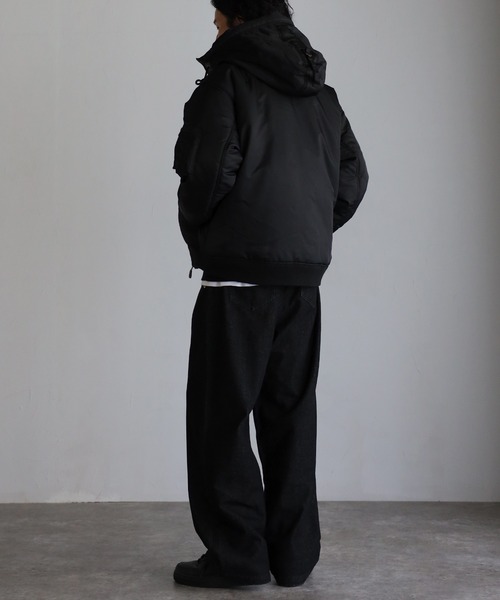 CREARE -LINO-(クレアーレリノ)の「フード付きビッグシルエット 中綿 MA-1 ブルゾン(MA-1・メンズ・ブラック/カーキ・M/L)」の6枚目の写真