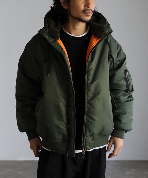 CREARE -LINO-(クレアーレリノ)の「フード付きビッグシルエット 中綿 MA-1 ブルゾン(MA-1・メンズ・ブラック/カーキ・M/L)」の4枚目の写真