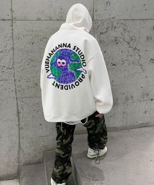 MGV(エムジーヴィー)の「オーバーサイズバックロゴプリントパーカー(パーカー・メンズ・ホワイト/ブラック・MEDIUM/LARGE/X-LARGE)」の7枚目の写真