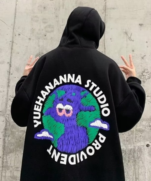 MGV(エムジーヴィー)の「オーバーサイズバックロゴプリントパーカー(パーカー・メンズ・ホワイト/ブラック・MEDIUM/LARGE/X-LARGE)」の4枚目の写真